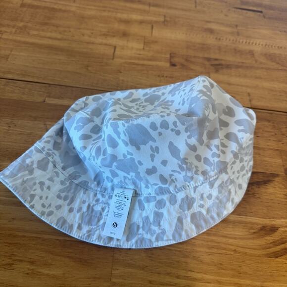 Lululemon Both Ways Reversible White Bucket Hat Cheetah Print Size L/XL - Picture 5 of 8